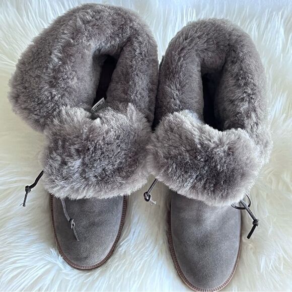 UGG Jerene Genuine Shearling Lined Boot - Picture 3 of 7